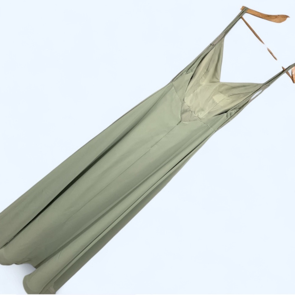 Elegant Green Spaghetti Strap Dress - Picture 2 of 3